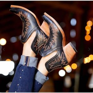 NEVER WORN Size 7 Ariat Dixon Western Boot Brooklyn Black